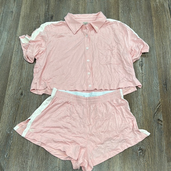 Alice + Olivia x Big Feelings Madden Short Sleeve Top & Shorts Pajamas Small - Picture 1 of 3